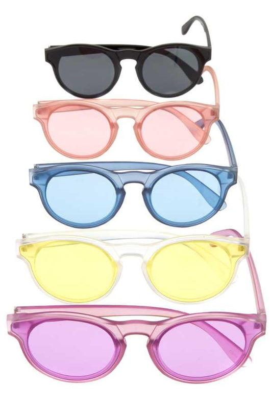 Color framed fashionable sunglasses
